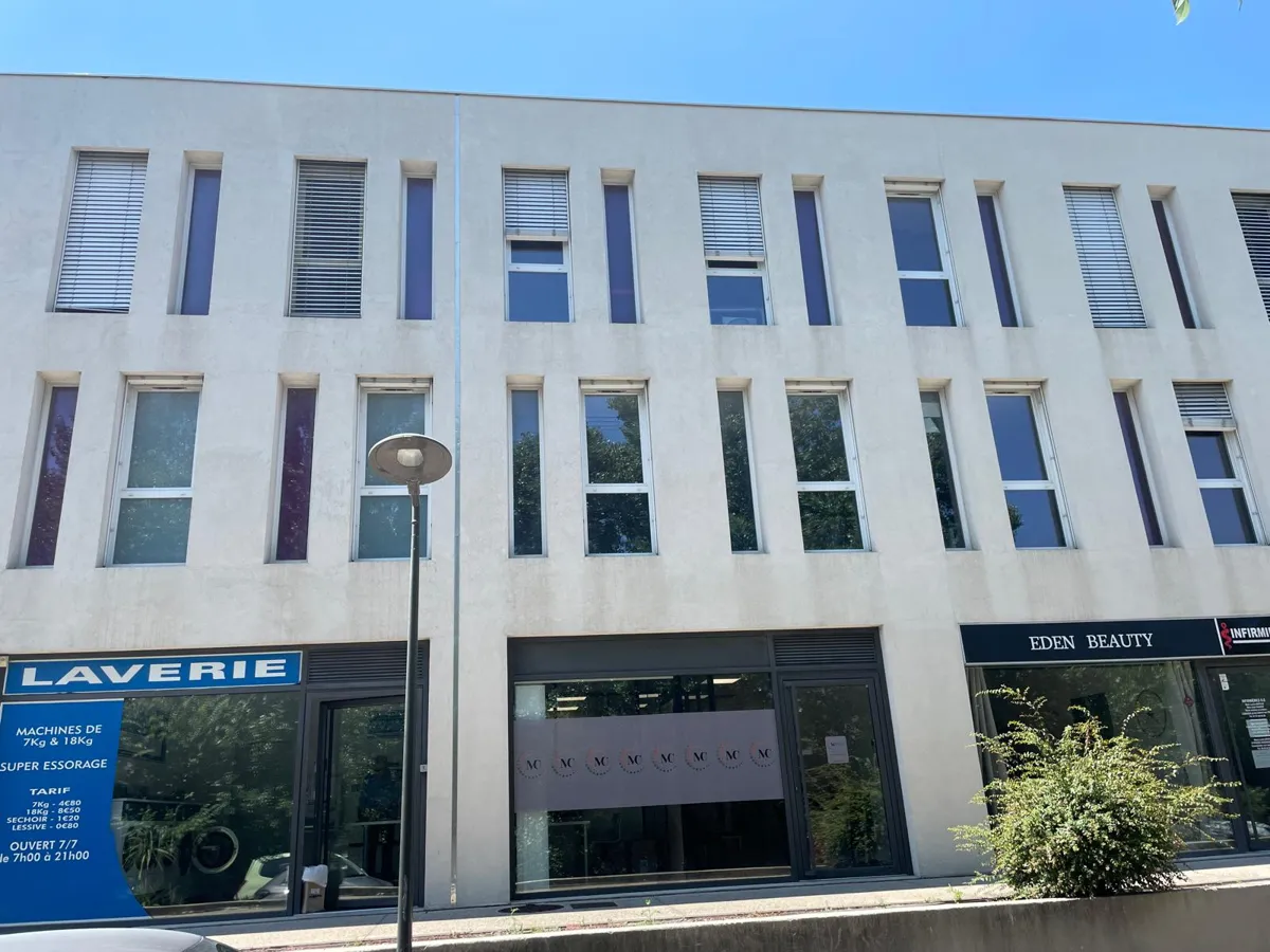 Façade de l'immeuble Le Syracuse au Crès